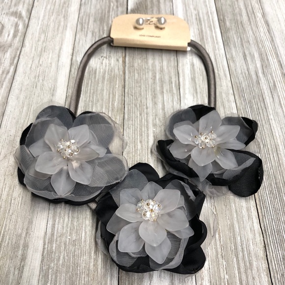 Fabric Floral Necklace and Earrings - Picture 4 of 4